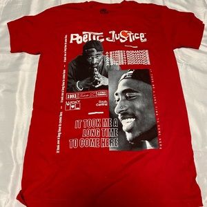 Size M Tupac T-shirt